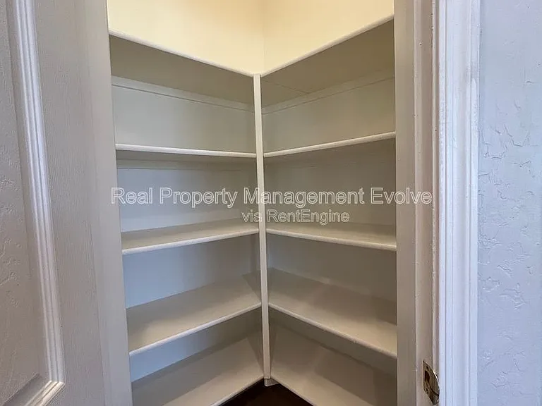 9707 S 45th Ave — Photo 16