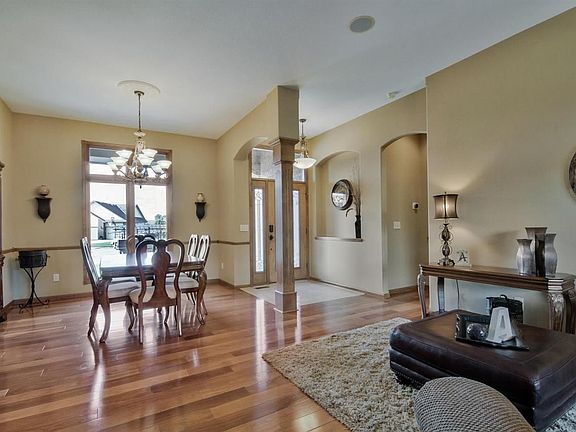 4th image of 3133 N Brush Creek Ct
