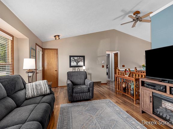 4th image of 3889 Pebblefield Dr