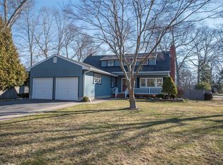 7 Annette Ln, East Moriches, NY