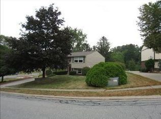 1048 Gatewood Dr, Bethel Park, PA 15102