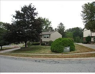 1048 Gatewood Dr photo 1