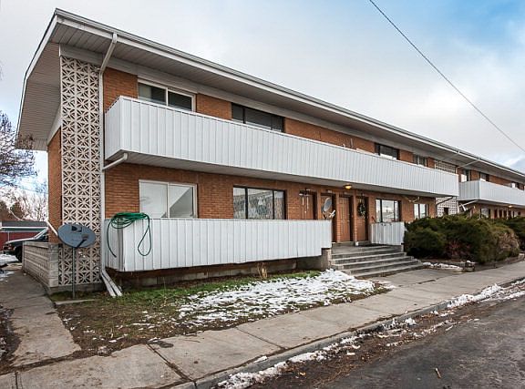 3rd image of 1690 Riviera Dr
