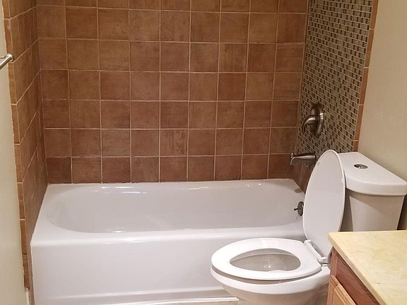 3rd image of 3109 E Park Dr