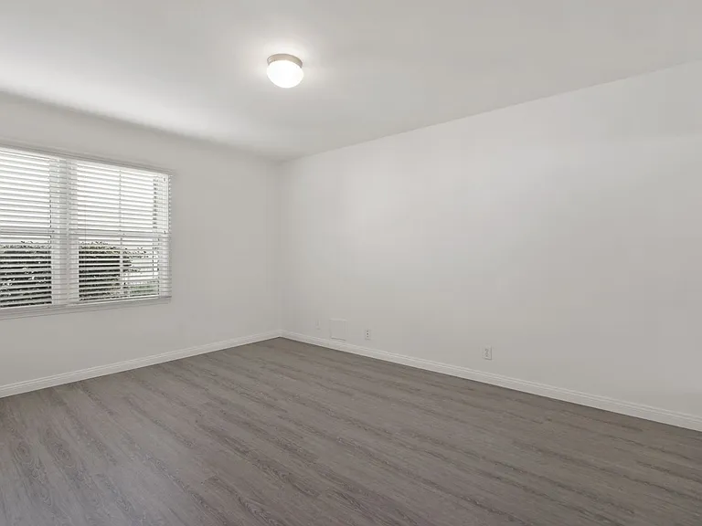 1201 Washington Ave - architectural building North of Wilshire in Santa Monica! — Photo 14