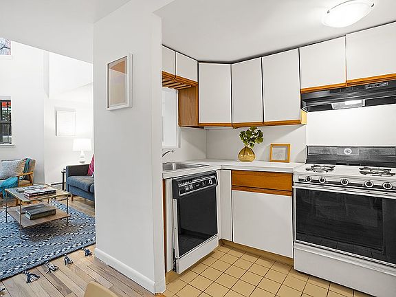 3rd image of 190 Garfield Pl APT 1A
