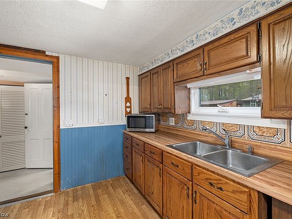 3rd image of 810 Township Road 1101 APT 23