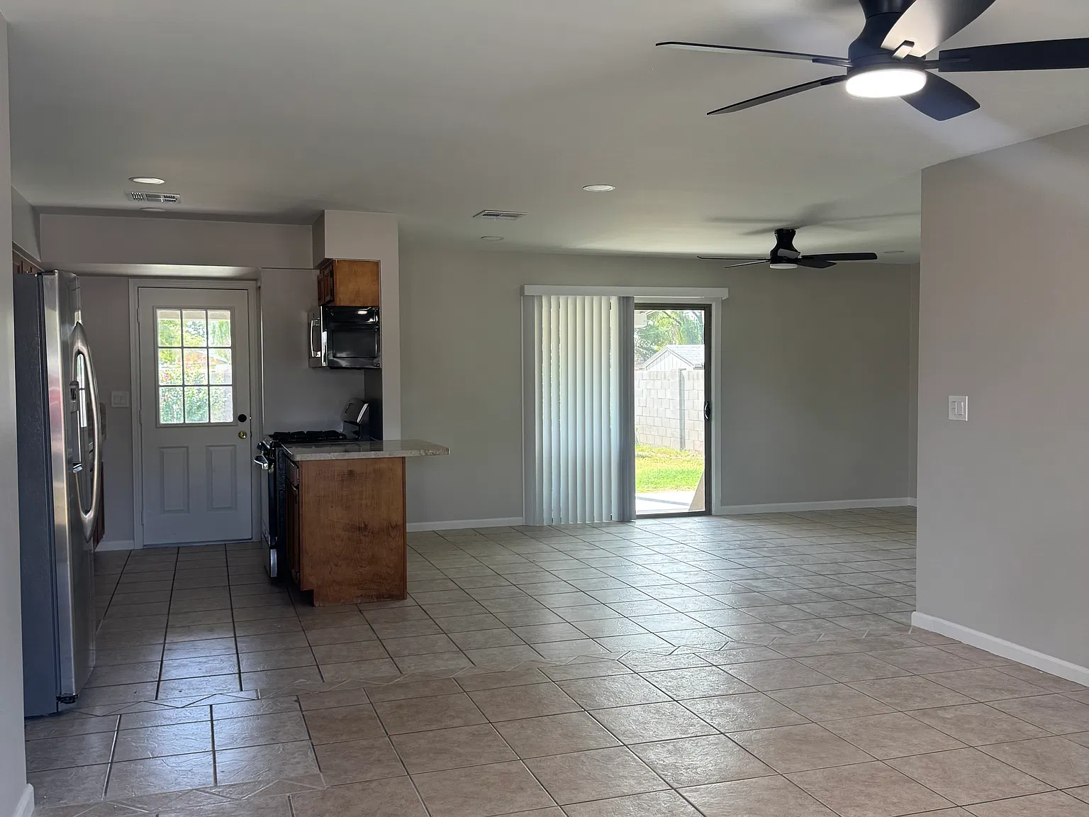 3 bed, 1204 sqft, $2,200 — Photo 2