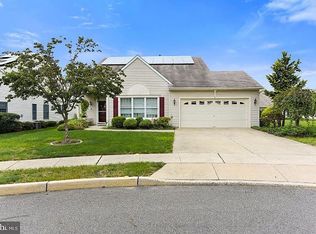 4 Shady Ridge Ct, Columbus, NJ 08022