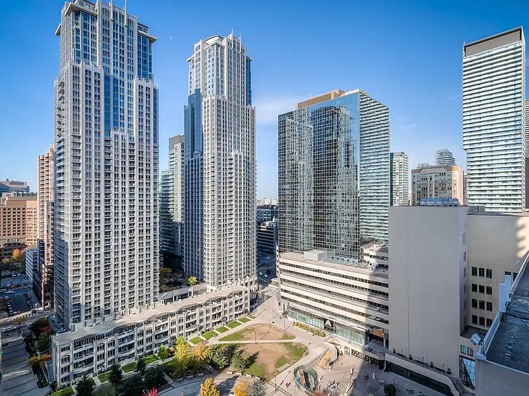 386 Yonge St #1816 — Photo 19