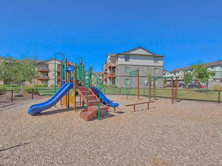 The Reserve at Hawk's Ridge — Photo 13