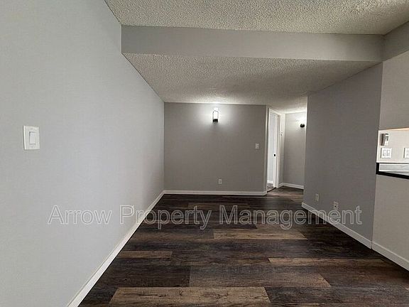 4th image of 3405 Holdrege St APT 102