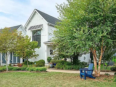 3 bed, 1701 sqft, $3,200 — Photo 2