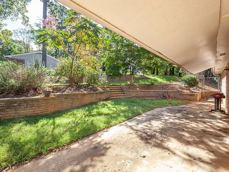 3741 Fox Glen Ct NE — Photo 33