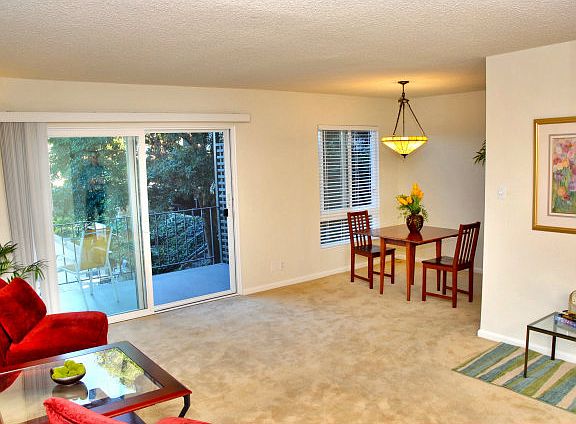 2nd image of 902 Peninsula Ave APT 212