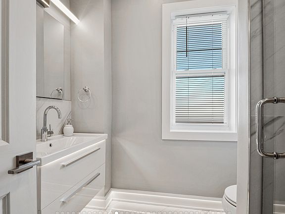 3rd image of 5943 N Fairfield Ave #1