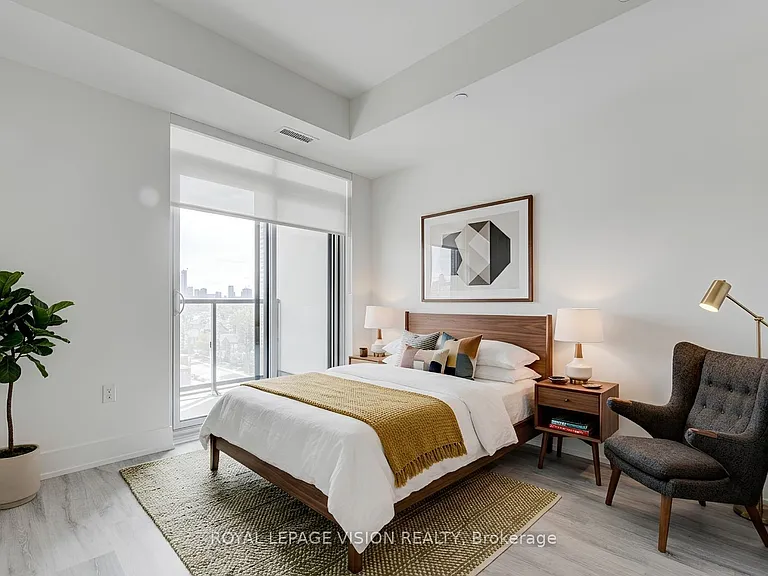 858 Dupont St #526 — Photo 4
