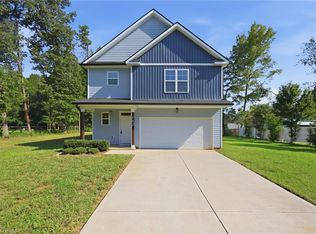 702 Vance St, Mebane, NC 27302