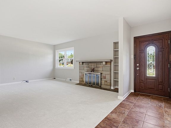 3rd image of 407 Vineyard Dr