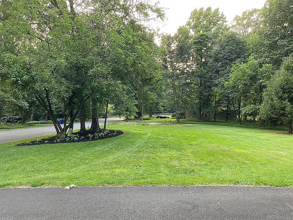 2nd image of 5 Hiawatha Dr