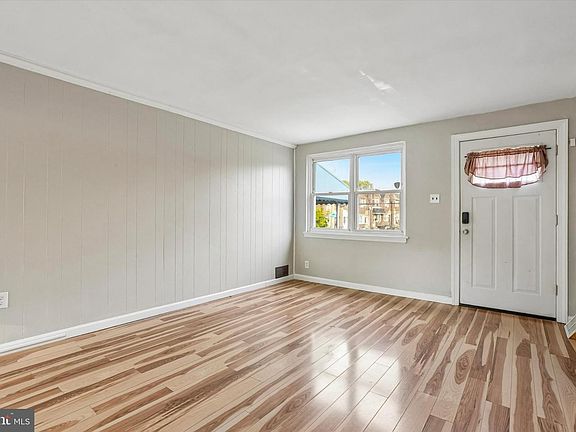 3rd image of 5954 Newtown Ave