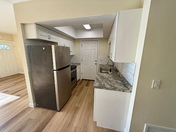 5th image of 610 S Betty Ln #5