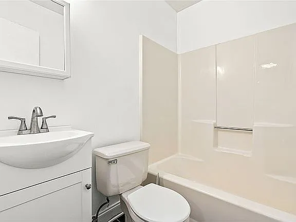 2110 Hamilton Pl N — Photo 11