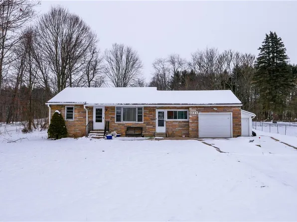 8555 Davis St, Garrettsville, OH 44231