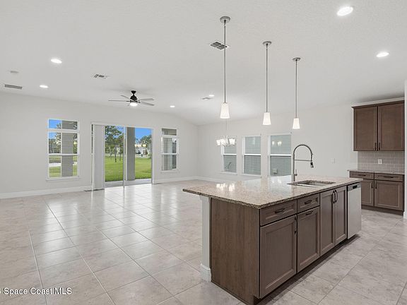5th image of 4415 Ruthann Cir