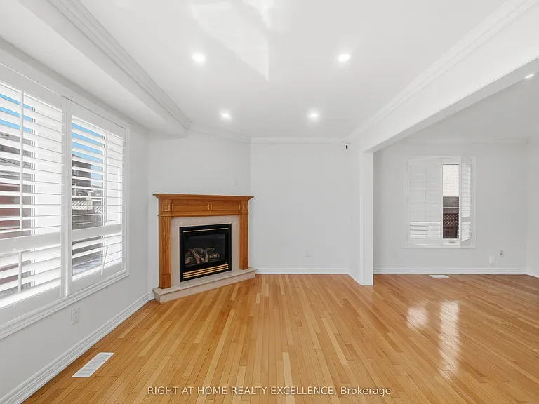 16 Whitford Ct #MAIN UPPER LEVEL — Photo 13