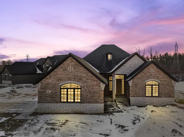 681 Westlake Ave, Oxford, MI 48371