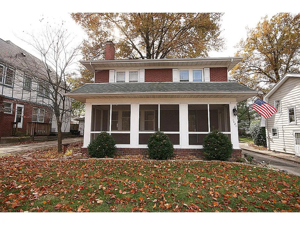 1421 W Riverview Ave photo 1