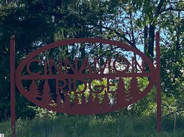 233 Cinnamon Ln, Traverse City, MI 49696