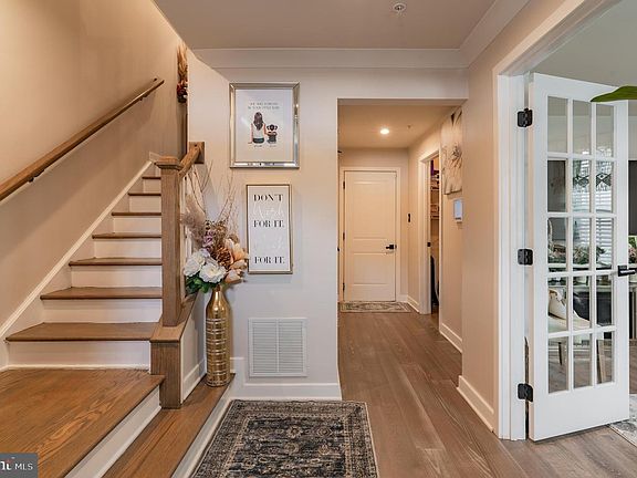 3rd image of 118 Bishop Way