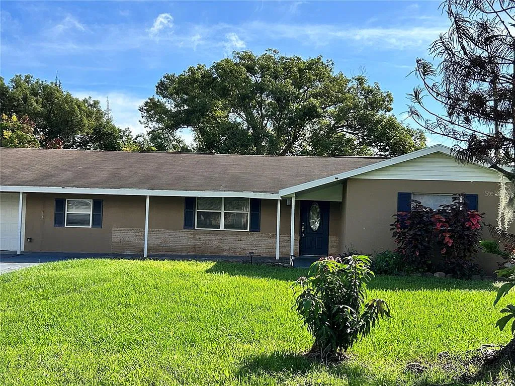 4 bed, 2.0 bath, 1682 sqft, $2,200 — Photo 1