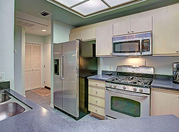 5th image of 3561 Clarington Ave APT 108