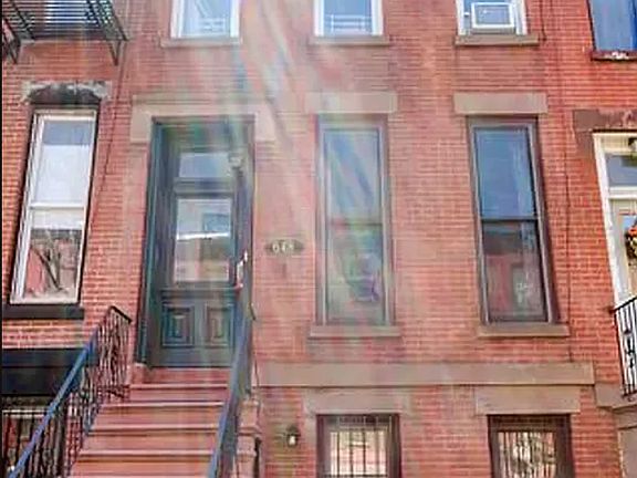 3rd image of 648 Union St Floor 1