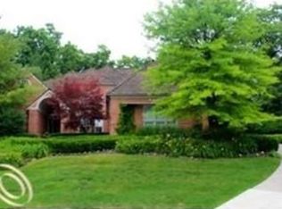 1120 Lone Pine Woods Dr, Bloomfield, MI 48302
