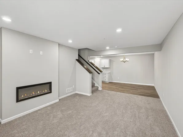 8828 Meadowcrest Dr NE, Monticello, MN 55362