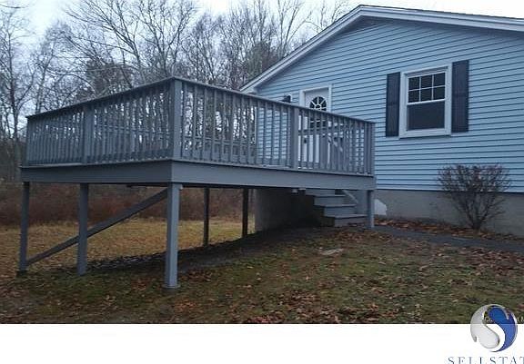 NICE SIZED DECK FOR OUTDOOR LIVING