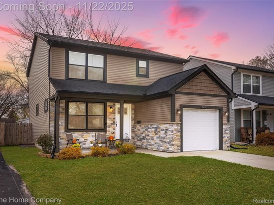 1226 E Bernhard Ave, Hazel Park, MI 48030