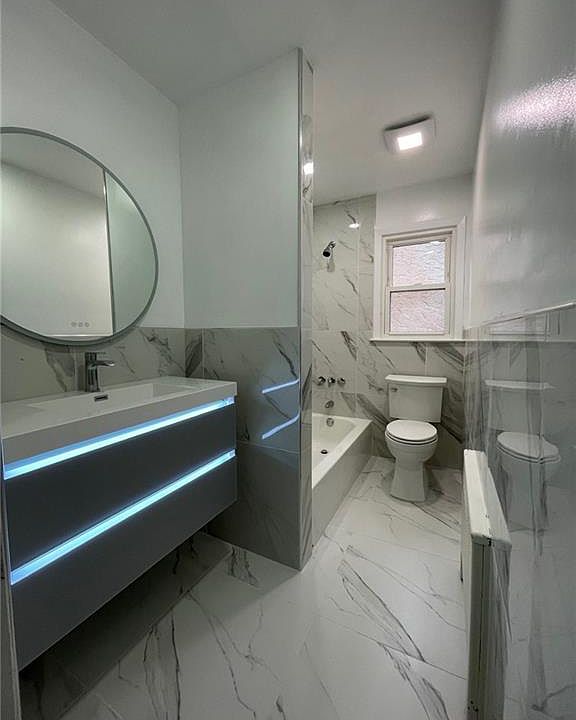 1st image of 17 Holland St Floor 2