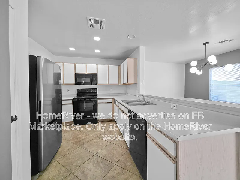 3 bed, 2.5 bath, 1373 sqft, $1,950 — Photo 2