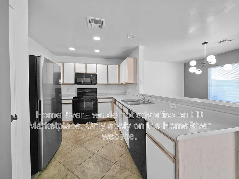 11202 W Devonshire Ave — Photo 2