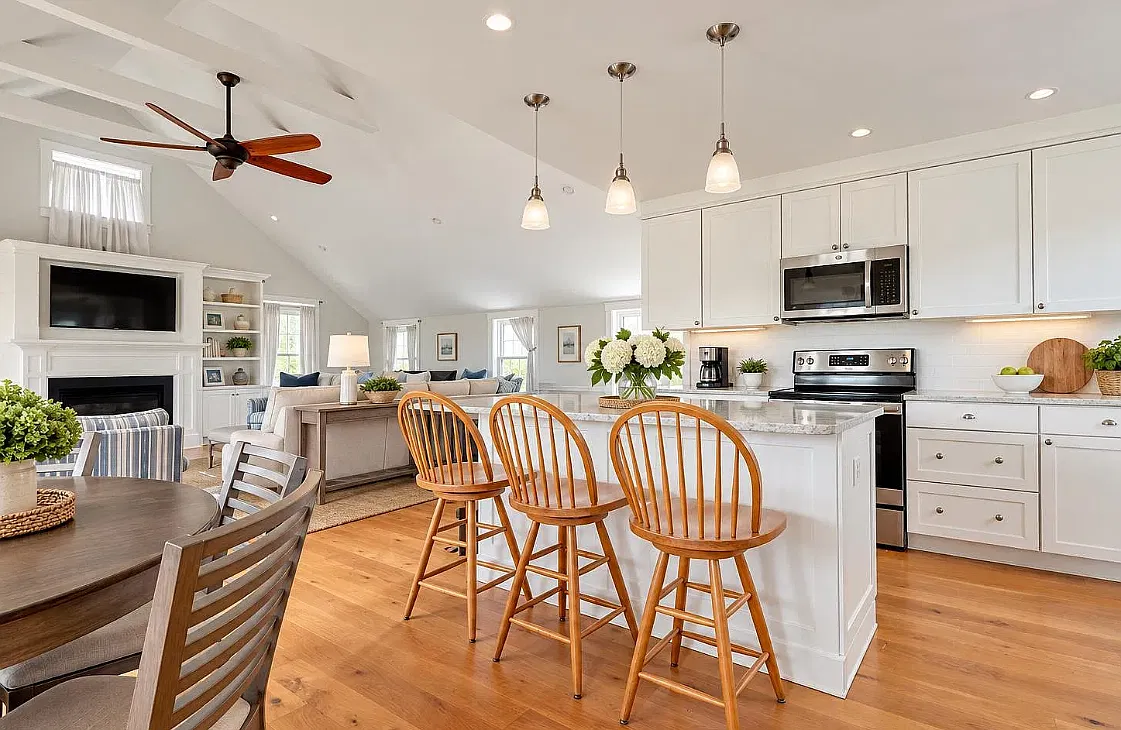3 bed, 1926 sqft, $1,859 — Photo 3
