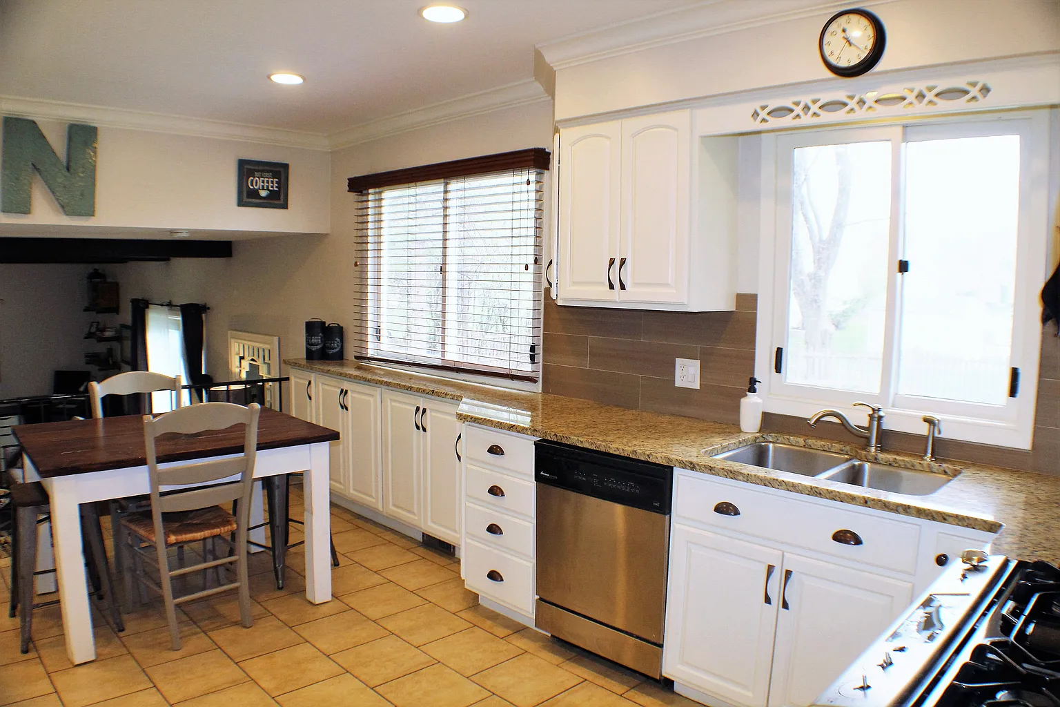 2S725 Cree Ln photo 1