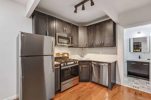 Rented by Compass | media 25