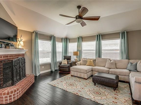 4th image of 9913 Ashmont Dr