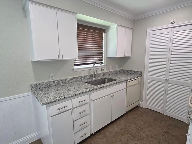 335 Springwillow Rd — Photo 4