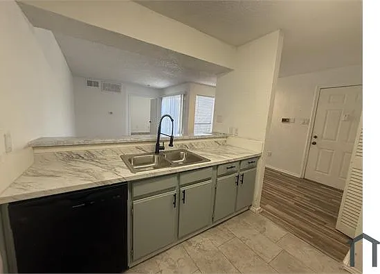 9813 Walnut St #302 — Photo 7